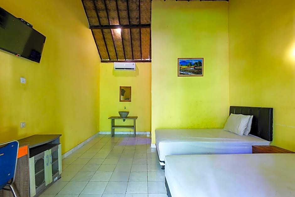 RedDoorz at Saren Anyar Homestay Lukluk