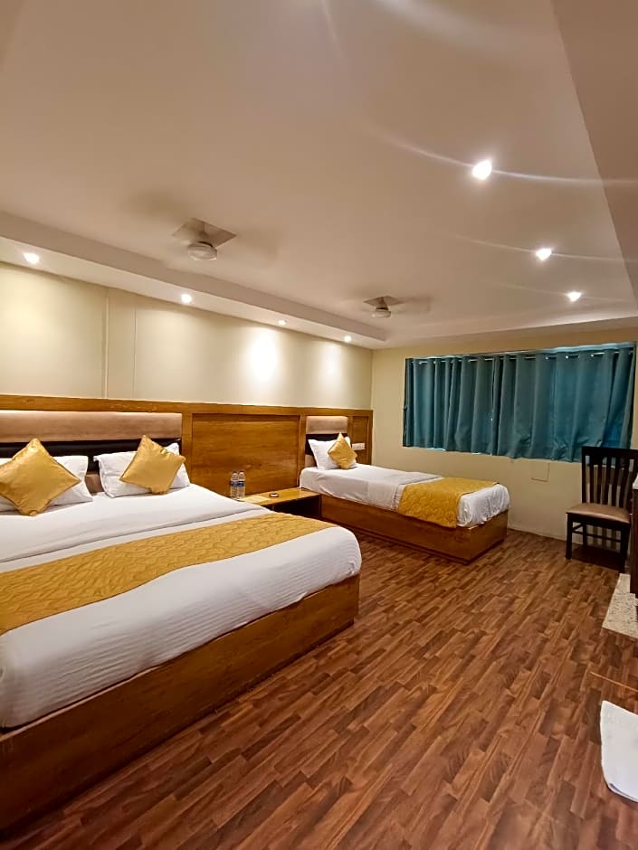 Hotel Rishi International - Grant Road