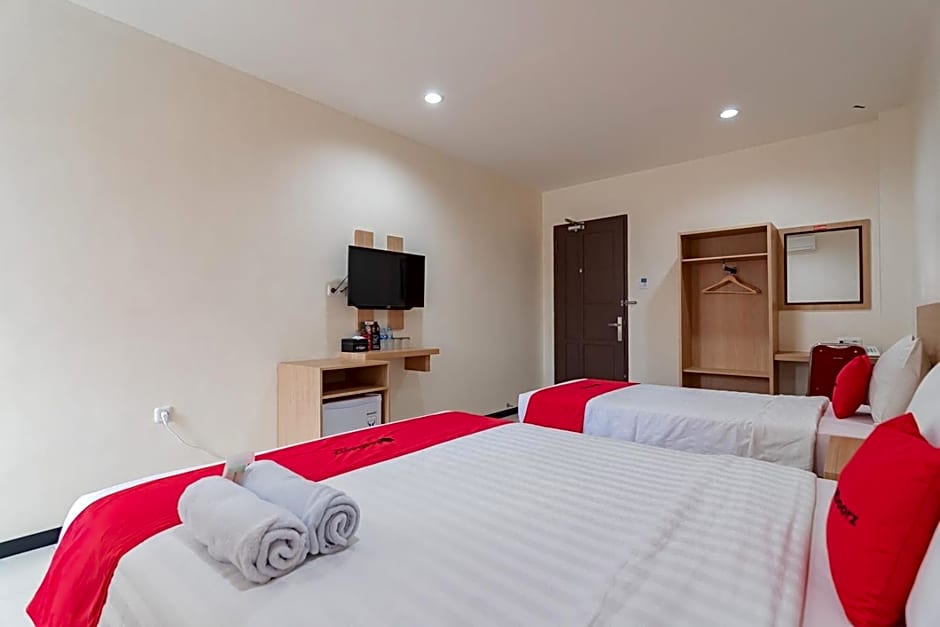 RedDoorz Syariah Plus near Tanjungpura University 2 Pontianak