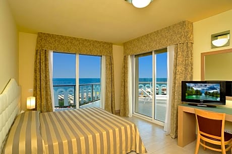 Classic Double Room with Beach Package
