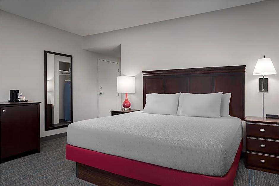 Hampton Inn By Hilton And Suites Omaha Downtown