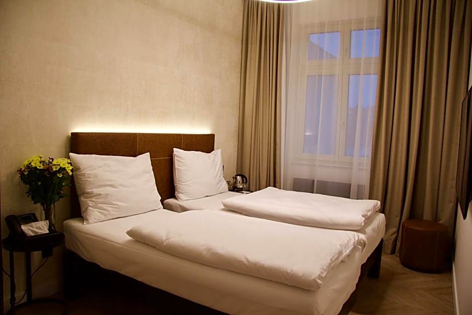 Chevron Hotel