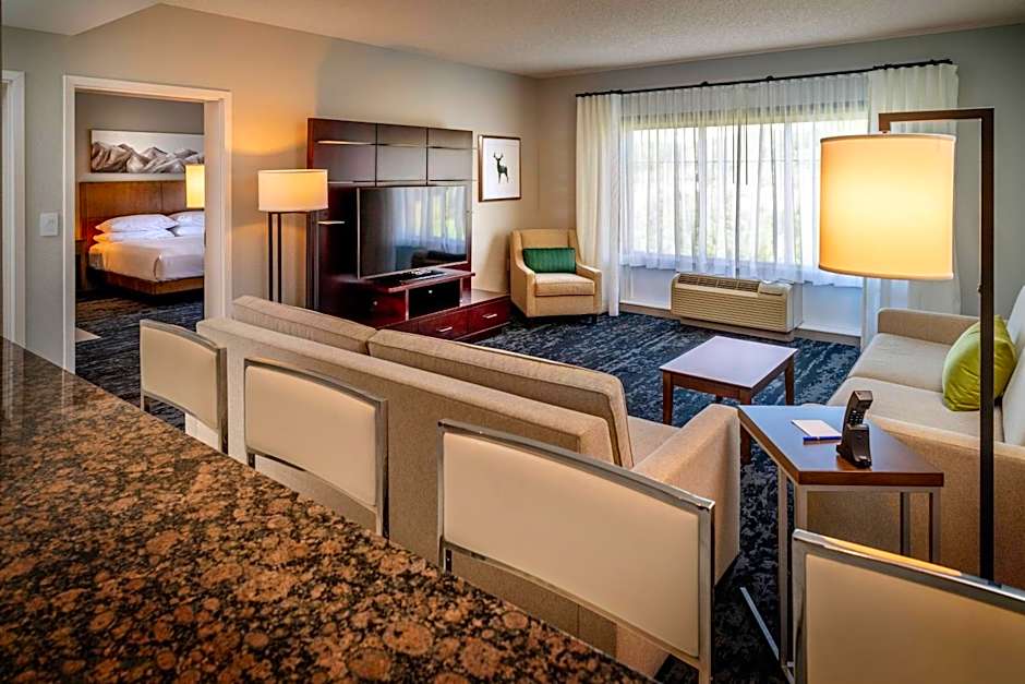 Delta Hotels by Marriott Huntington Mall