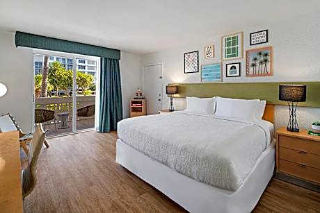 King Room with King Bed and Balcony - Non-Smoking