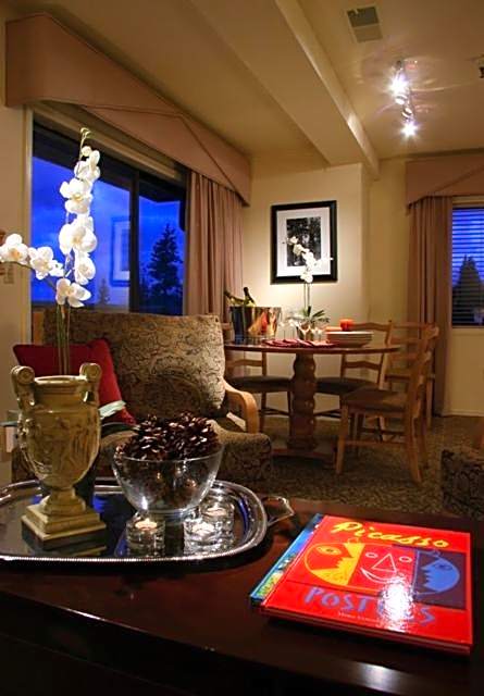 GetAways at the Lodge at Kingsbury Crossing