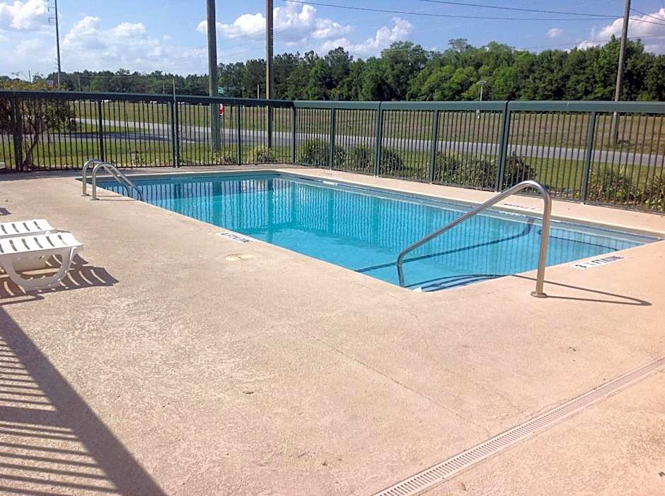 Super 8 by Wyndham Brunswick South/I-95