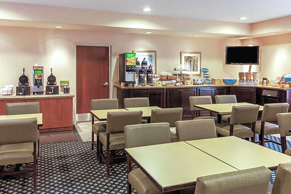 La Quinta Inn & Suites by Wyndham Milwaukee South West New Berlin