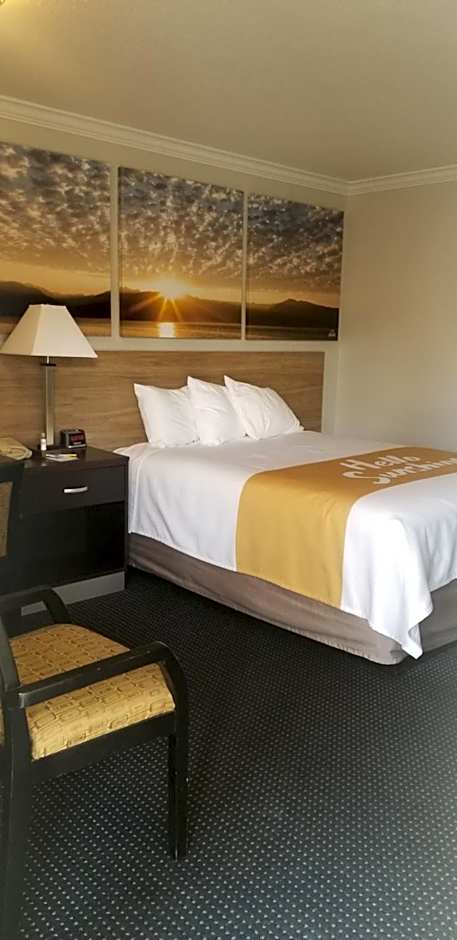 Photo 1 of 4 of 1 Queen Bed