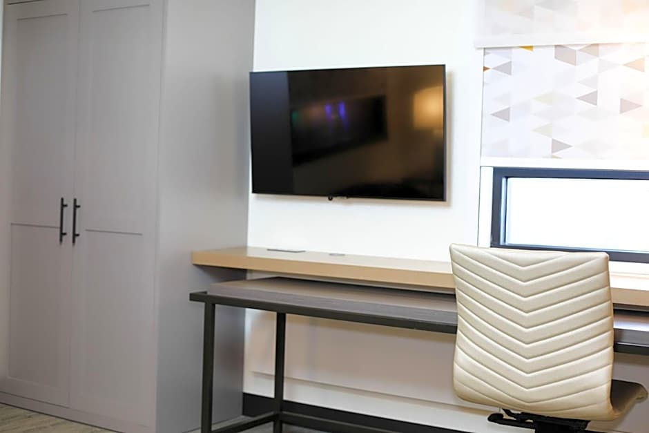 Holiday Inn & Suites St. Cloud By IHG