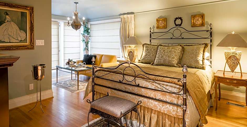 Photo 1 of 29 of Deluxe 1 Queen Bed Suite, Ocean View