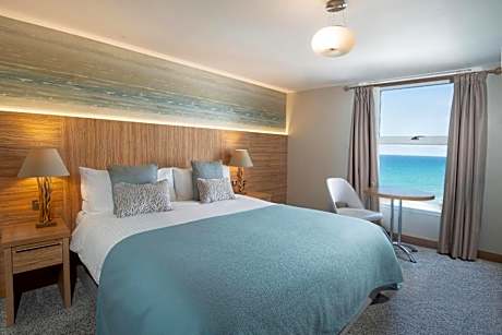 Double or Twin Room with Sea View