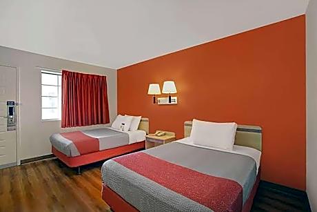 Super 8 by Wyndham Livermore