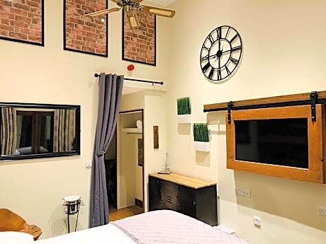 Double or Twin-Superior-Ensuite with Shower-Garden View