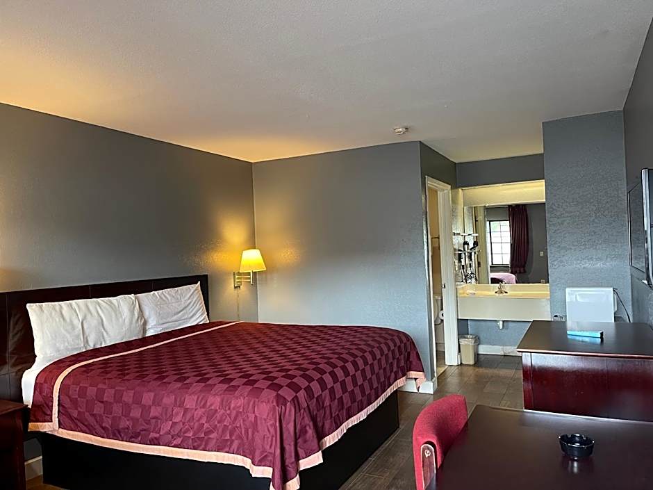 Majestic Inn