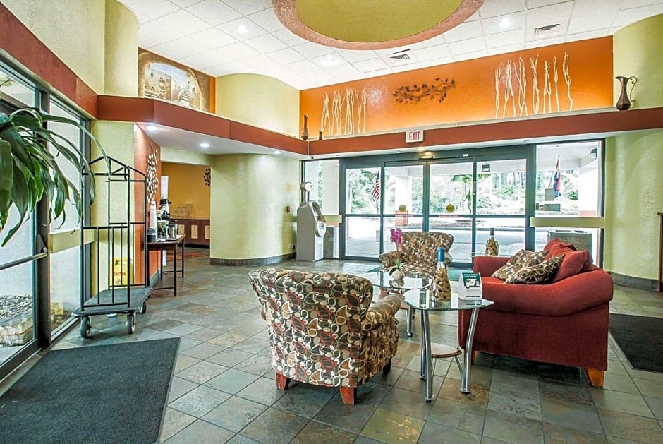 Quality Inn & Suites Kansas City I-435n Near Sports Complex