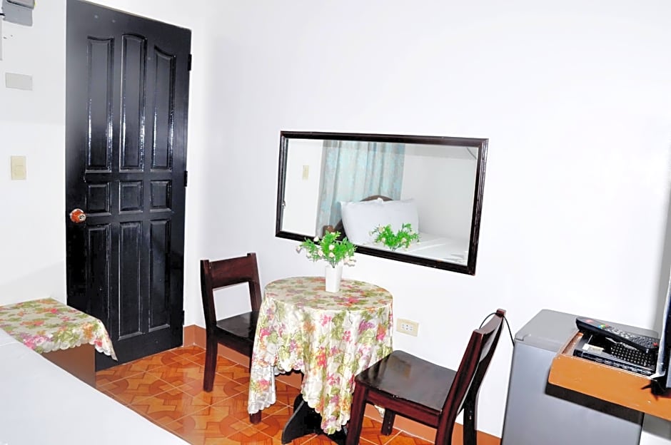 Nanette's Tourist Inn