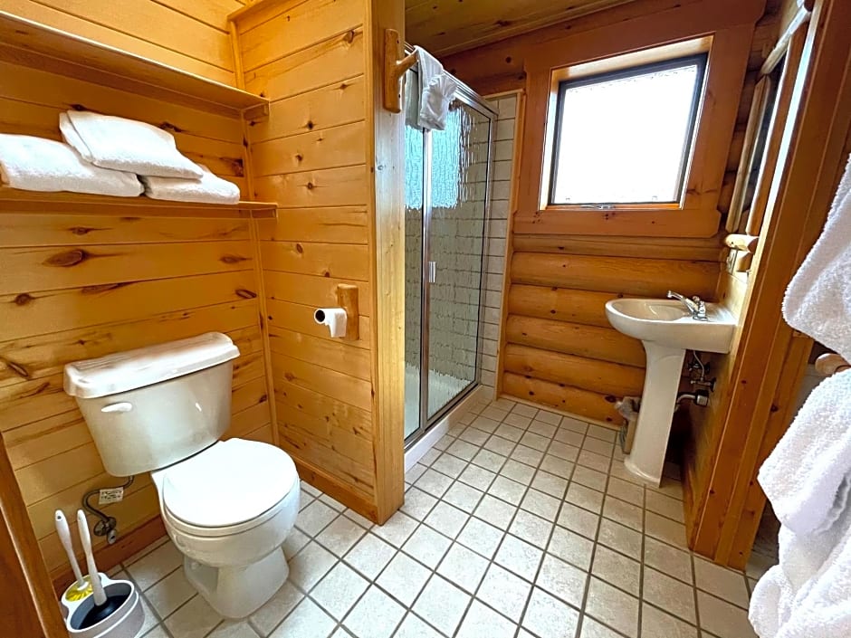 Beartooth Hideaway Inn & Cabins