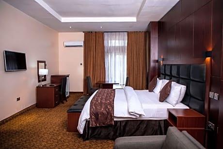 1 King Bed, Nonsmoking, Deluxe Room, Balcony