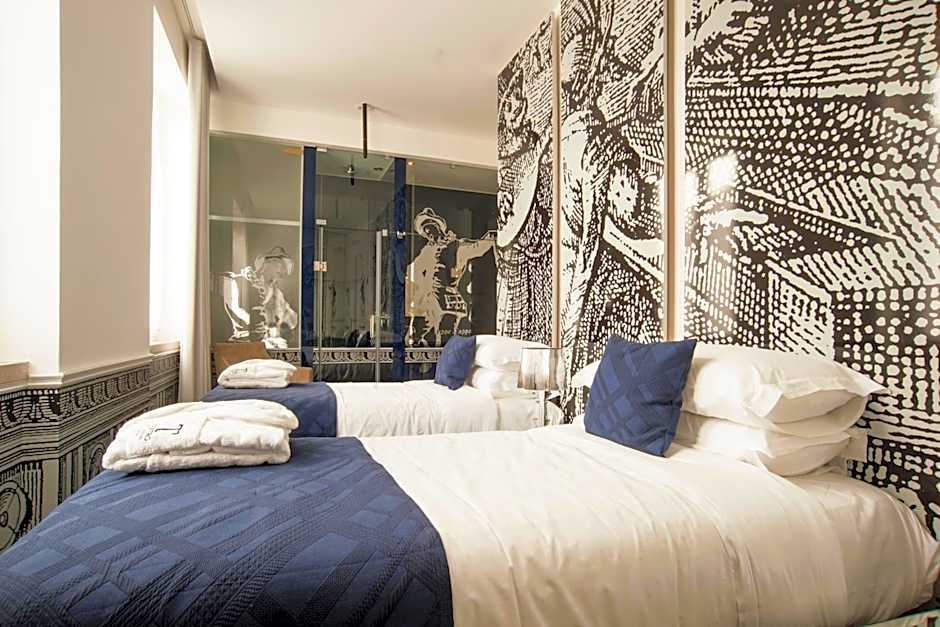 Teatro Boutique Rooms & Suites