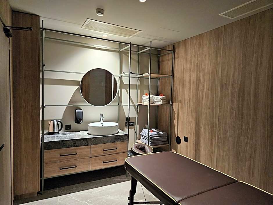 Petousis Hotel & Suites