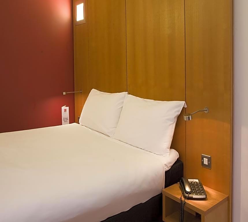 ibis Swansea
