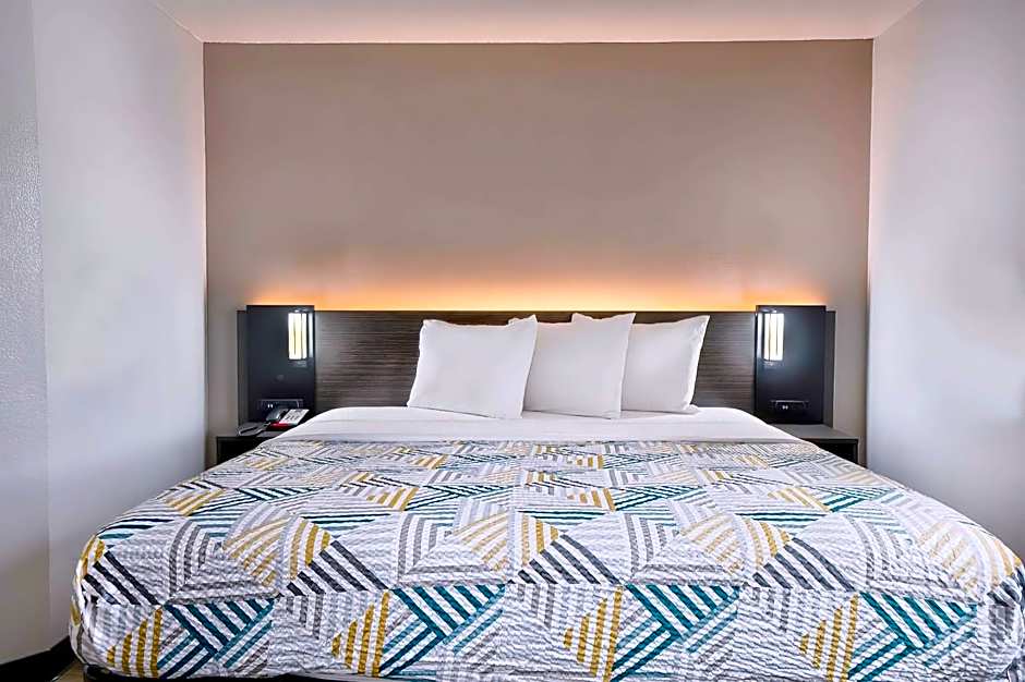 Motel 6-Benbrook, TX - Fort Worth