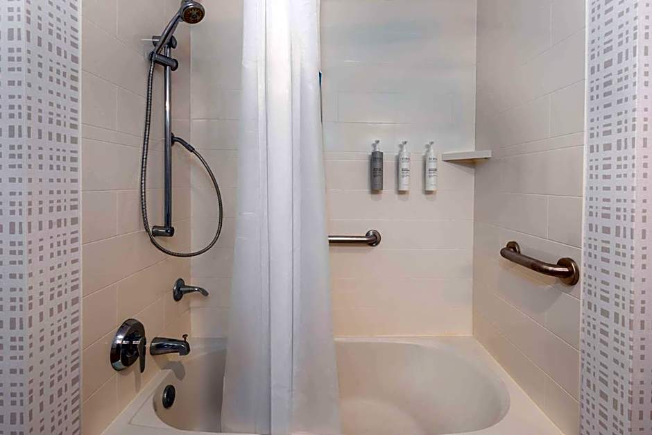 Hampton Inn By Hilton and Suites Clearwater Beach