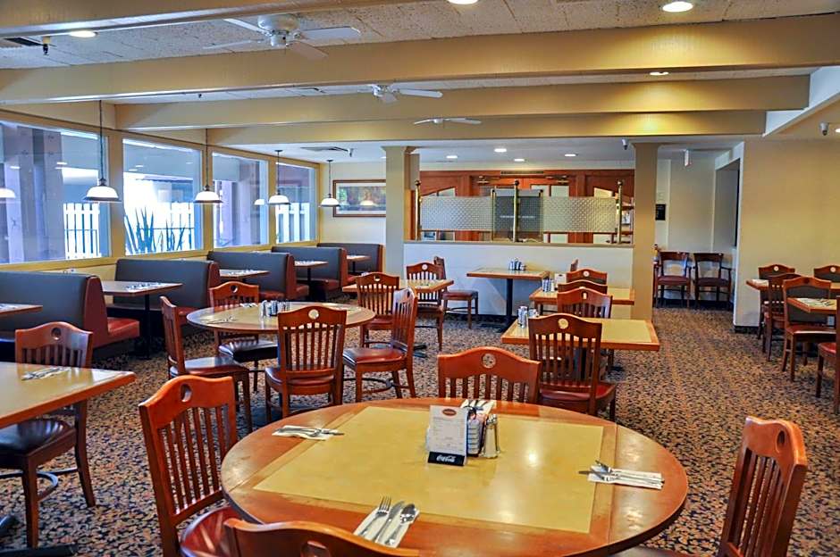 Piccadilly Inn Airport