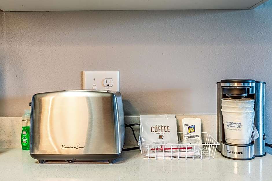 Hawthorn Extended Stay by Wyndham Loveland