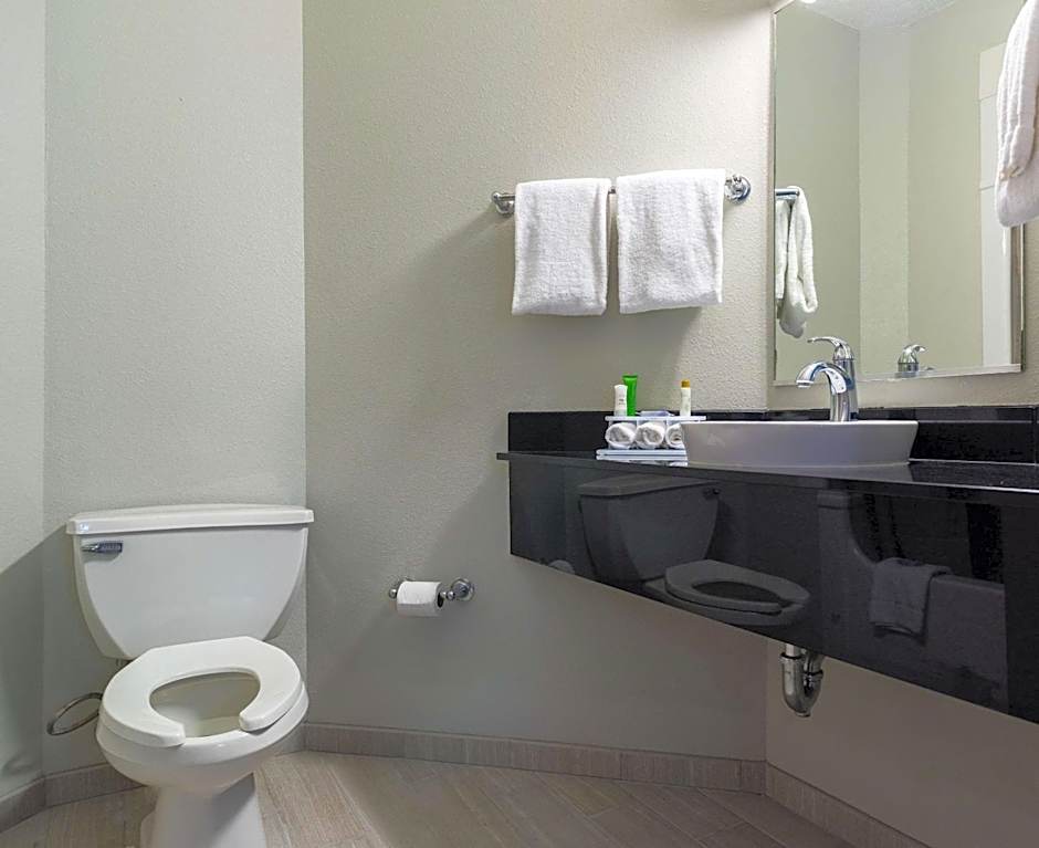 Studio Z, Ascend Hotel Collection