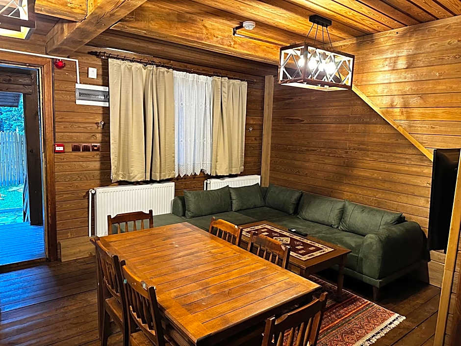 Karinna Orman Evleri