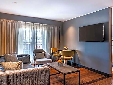 Junior King Suite with Sofa Bed