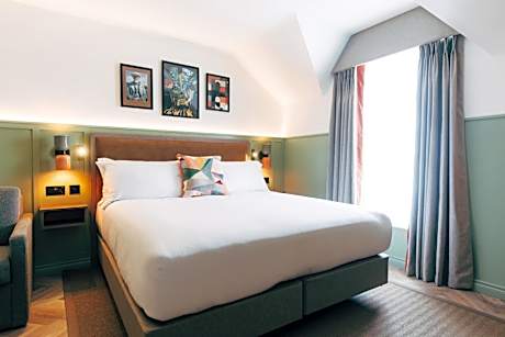 Deluxe King Room