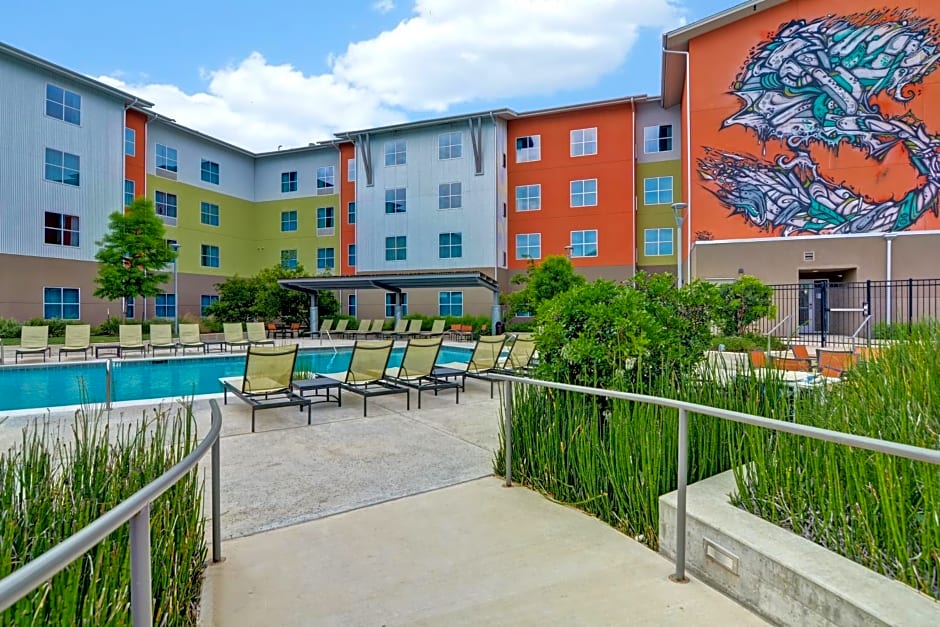 Homewood Suites TechRidge Parmer @ I-35
