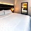 Holiday Inn Express Hotel & Suites Roseville - Galleria Area By IHG