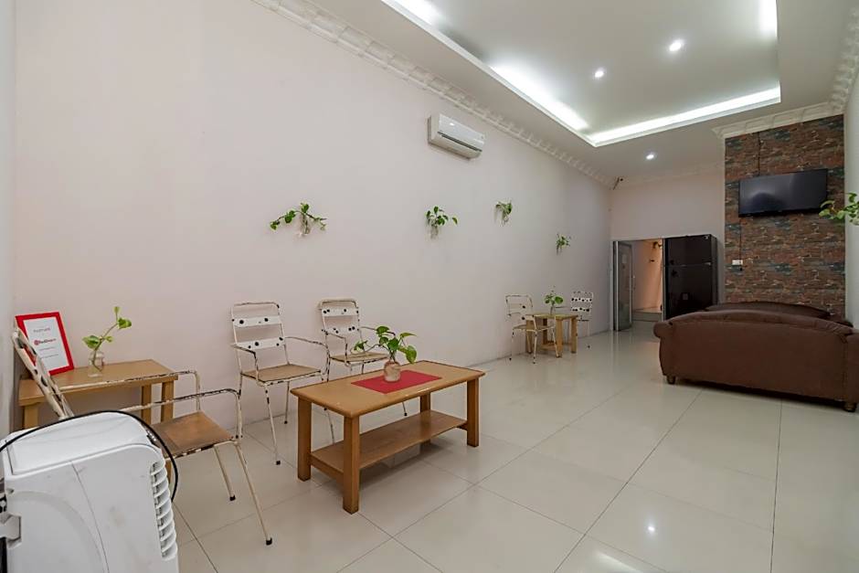 RedDoorz @ Fella Homestay Medan