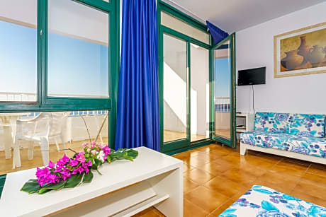 Apartment Pool View One Bedroom