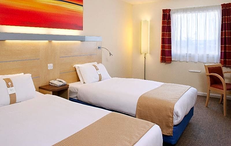 Holiday Inn Express Cardiff Airport