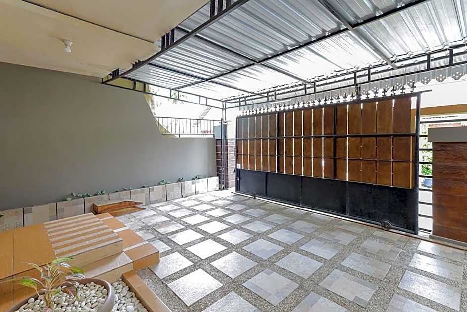 RedDoorz Syariah @ House Of Melati Kepanjen