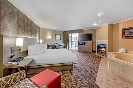 Suite-1 King Bed Non-Smoking Balcony Jacuzzi Fireplace River View Microwave And Refrigerator