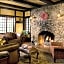 Hilltop Manor Bed And Breakfast