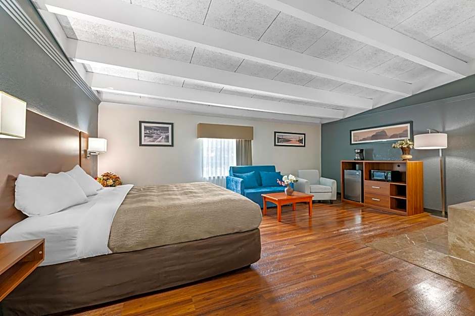 Quality Inn & Suites Kansas City - Independence I-70 East