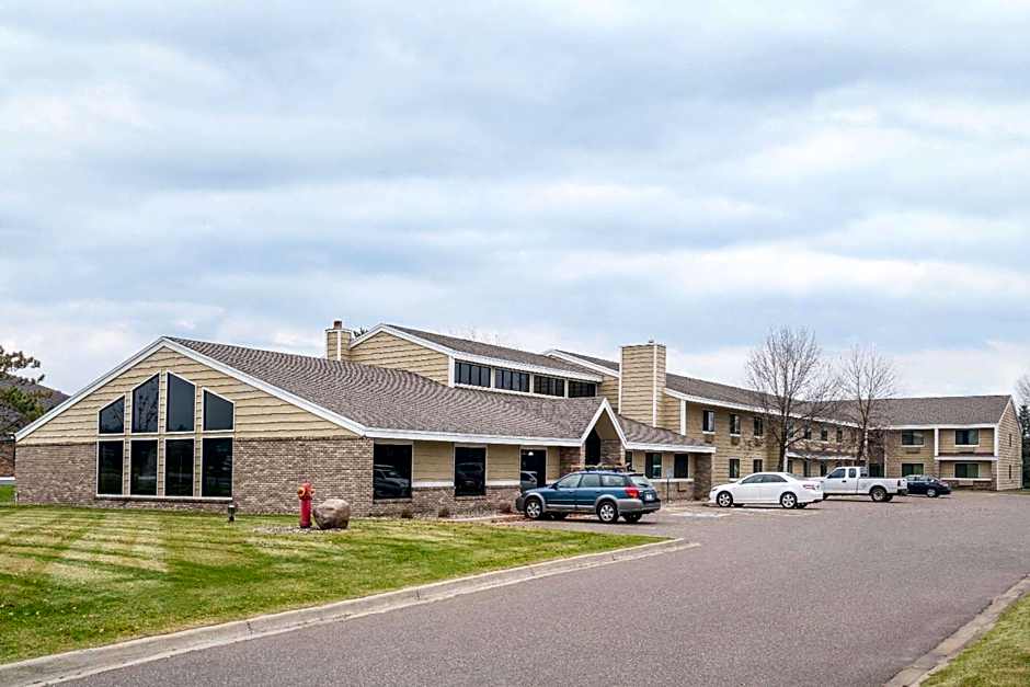 Days Inn & Suites by Wyndham Baxter Brainerd Area