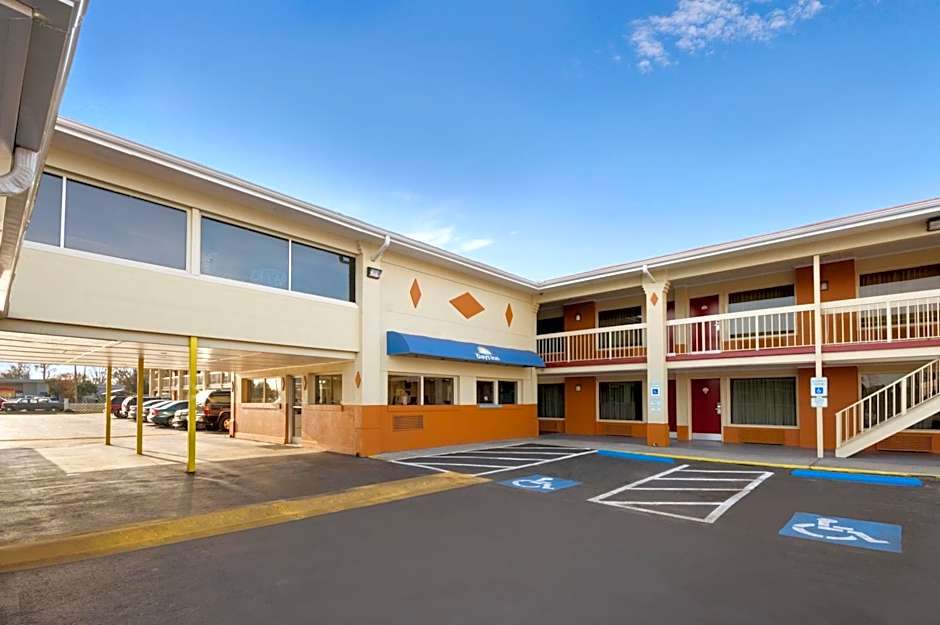 Days Inn by Wyndham Jacksonville NC