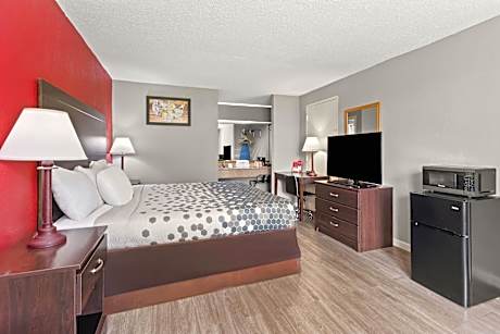 1 King Bed, Smoking