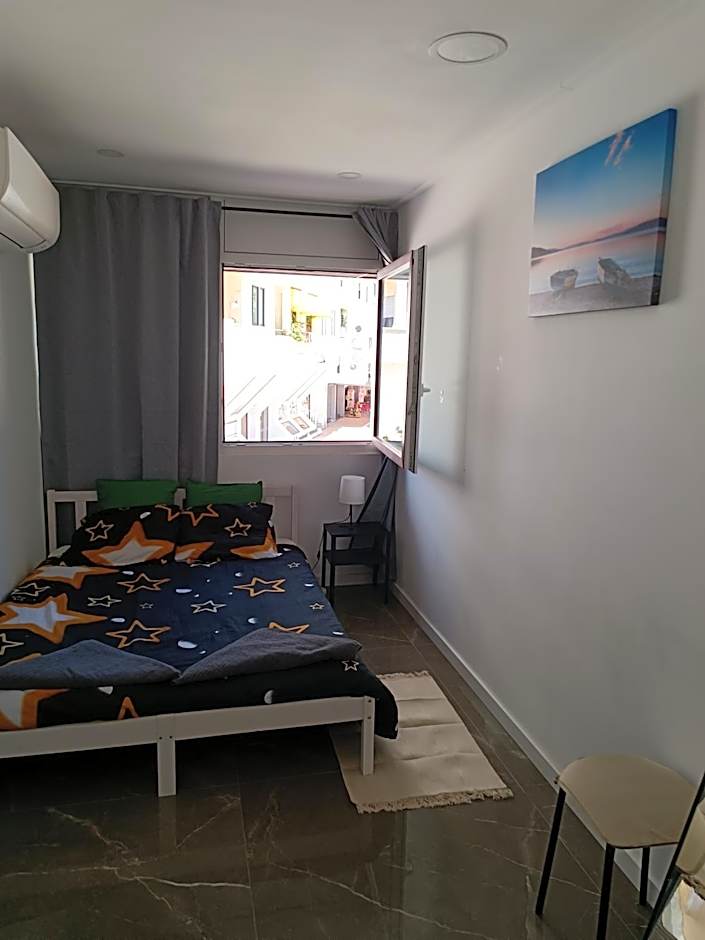 Plaza Caparica Hostel
