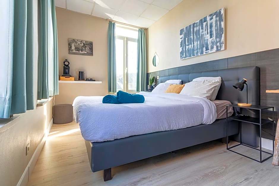 Hotel Entree - View of Canal Bruges