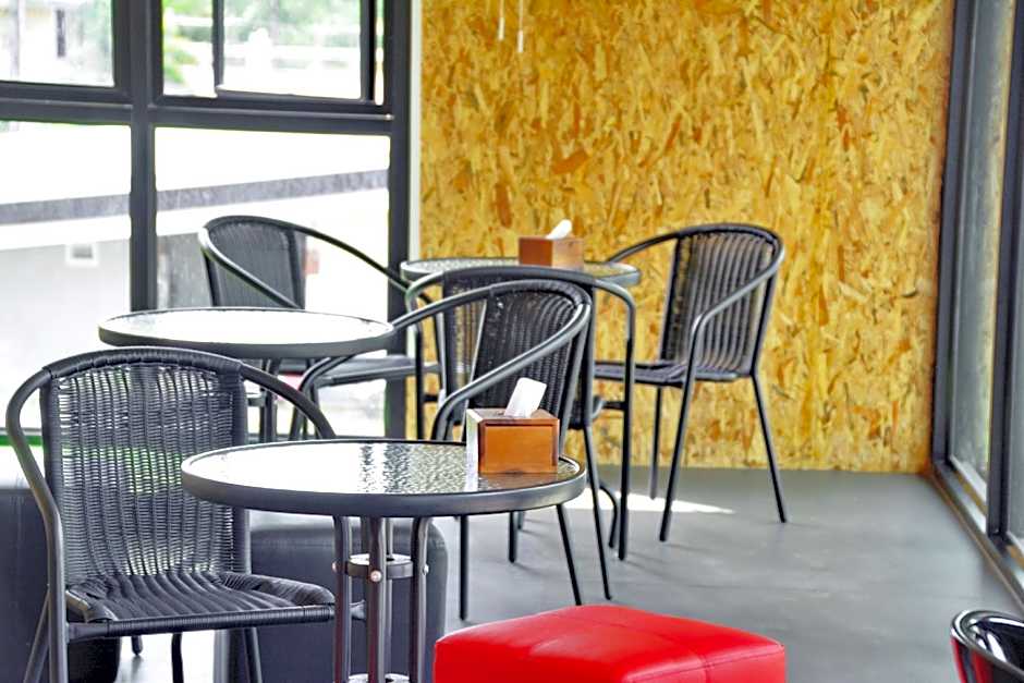 Lanta Hostel - Adult only