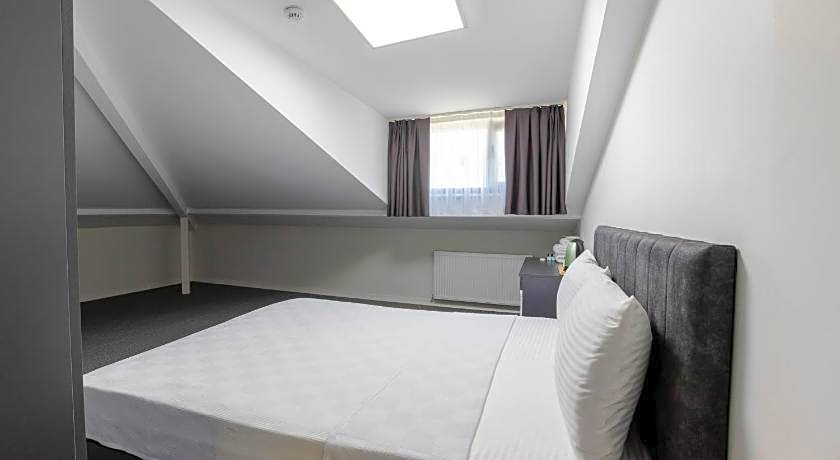 ACAR AIRPORT PLUS HOTEL