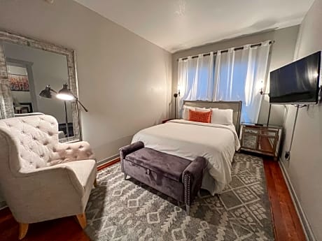 Deluxe Queen Studio